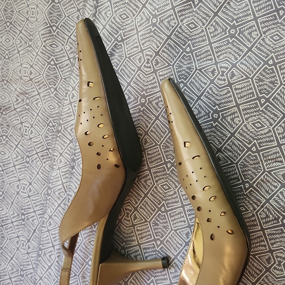 Metalic gold with tan leather upper heels - Picture 4 of 6